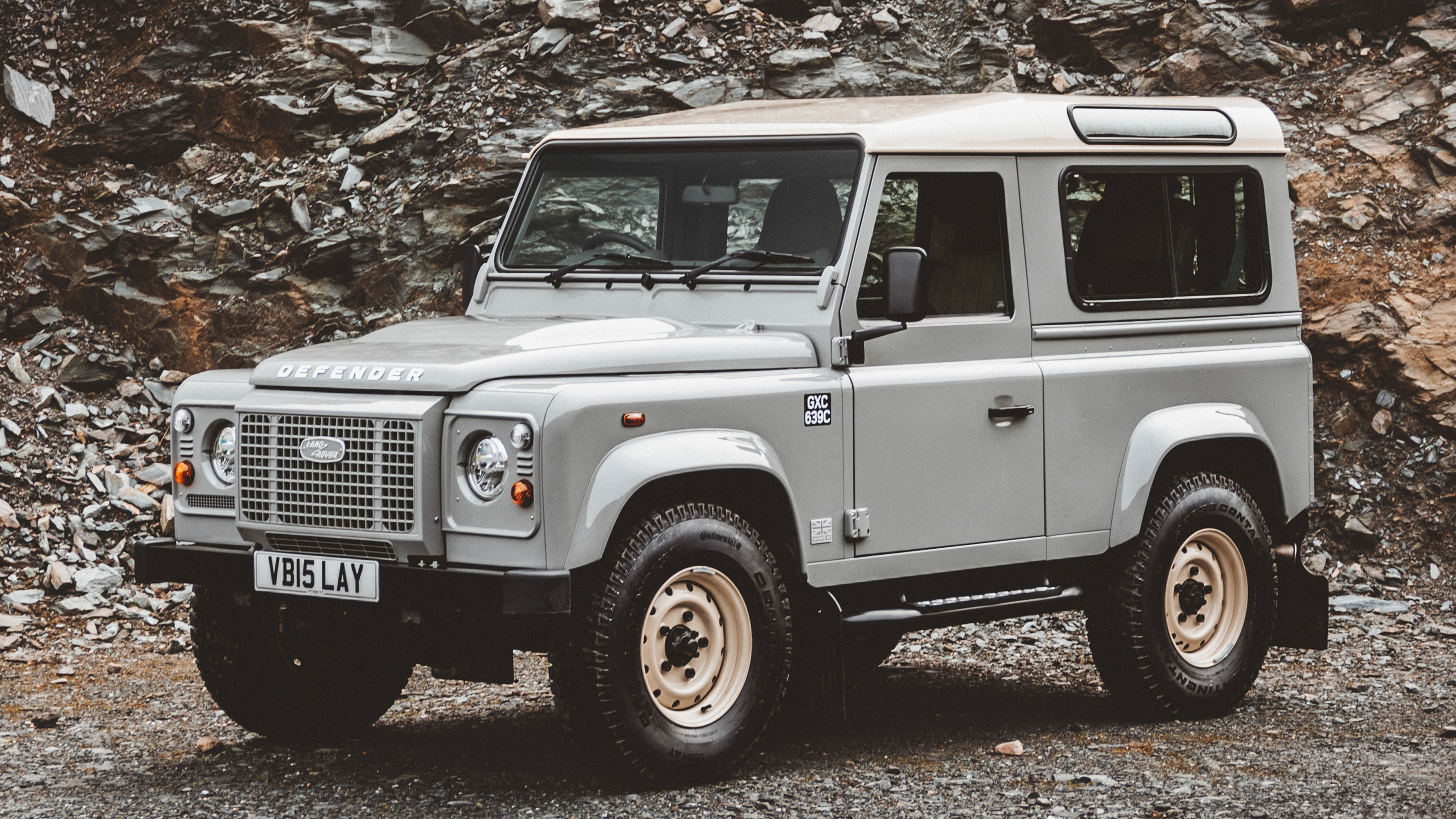 Land Rover Defender Works V8 Islay Edition 230 000 classic off